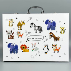 Художній набір у дерев'яній валізі з маркерами, олівцями та фарбами (58 предметів)